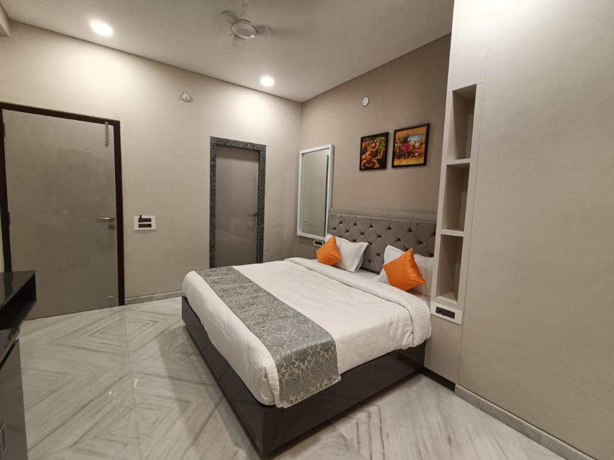 Hotel Shri Anand Dham, Nathdwara - 125 Meters Away From The Temple Esterno foto